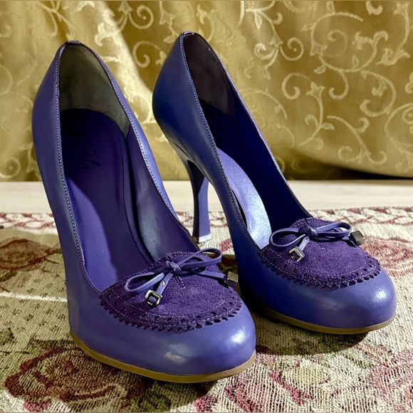BCBG Paris Shoes - Vintage Y2K BCBG Paris Pastel Purple Leather Pump Heels Size 7 Coquette